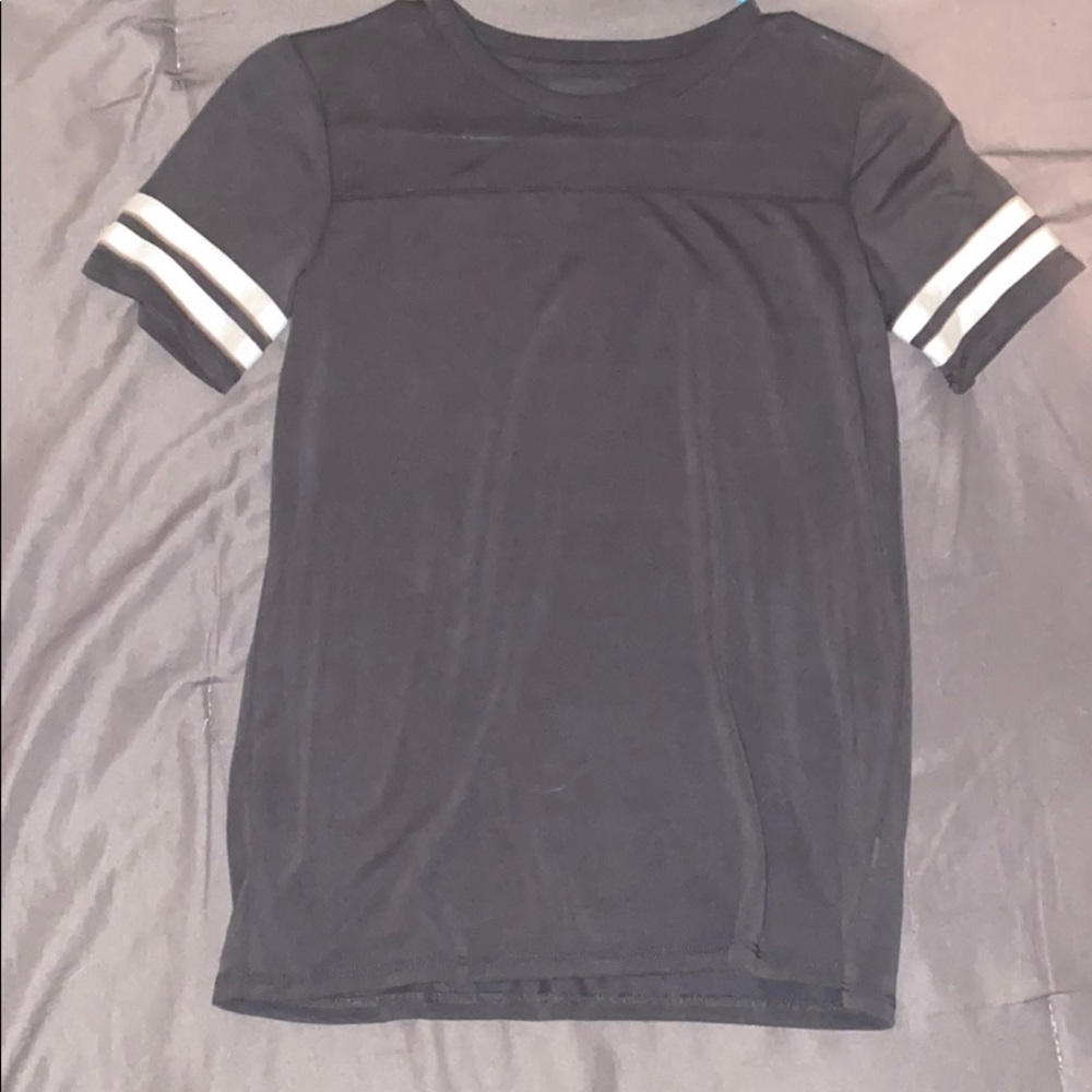 Basic sporty tee by SO